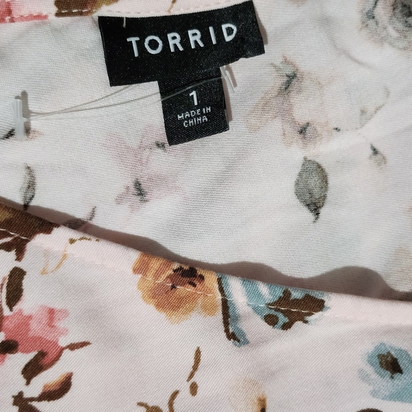 Torrid Cream Pink Floral 3/4 Sleeve Backless Tunic - Picture 6 of 8